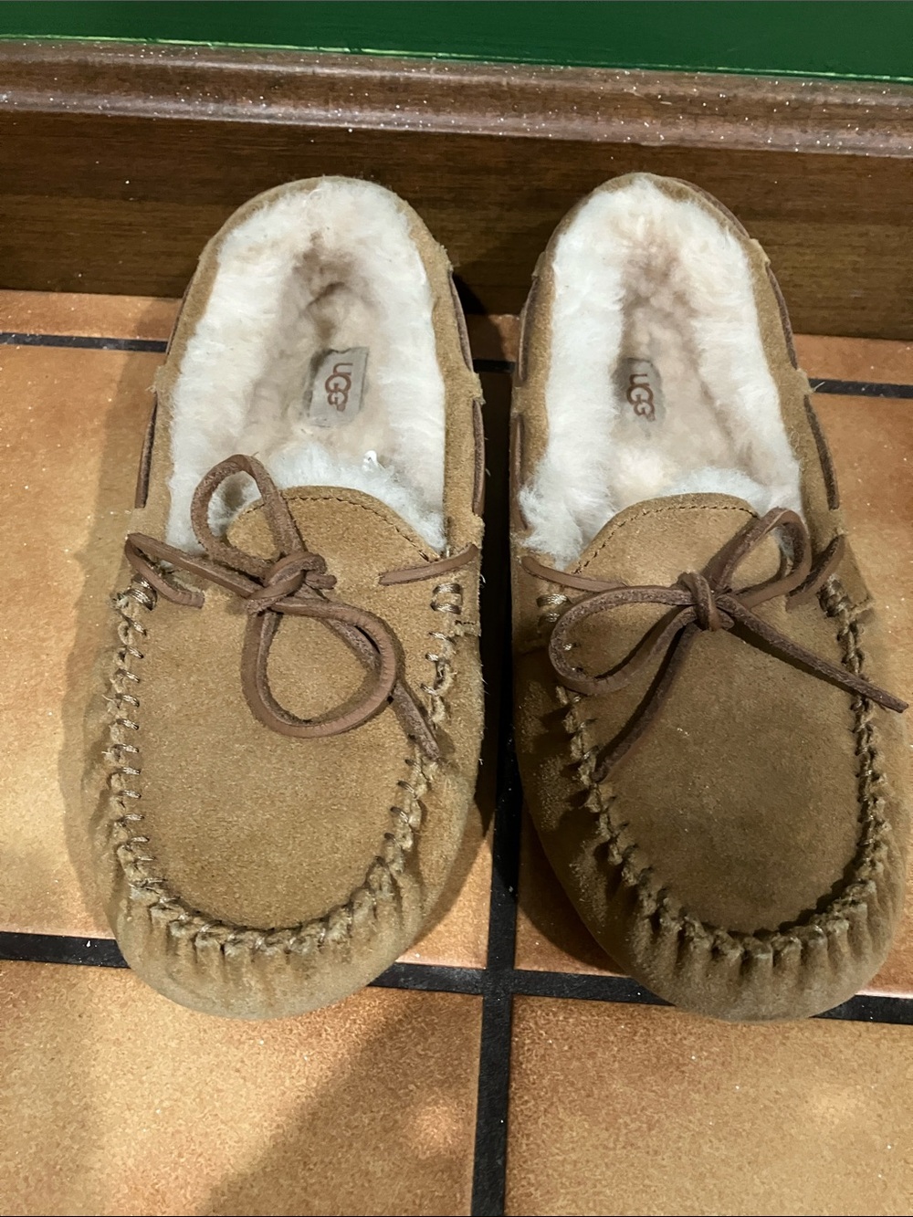 UGG Dakota Slippers Chestnut Brown Suede Shearling Lined Women's Size 5